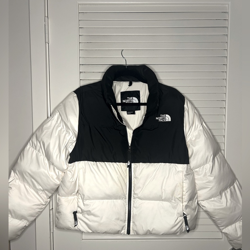 Women’s Northface puffer black and white, large.